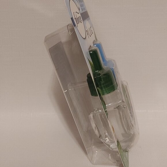 FEBREZE PLUG Morning Dew Scented Oil Refill BNIP 1st Day Fresh for 50 Days - Picture 2 of 4